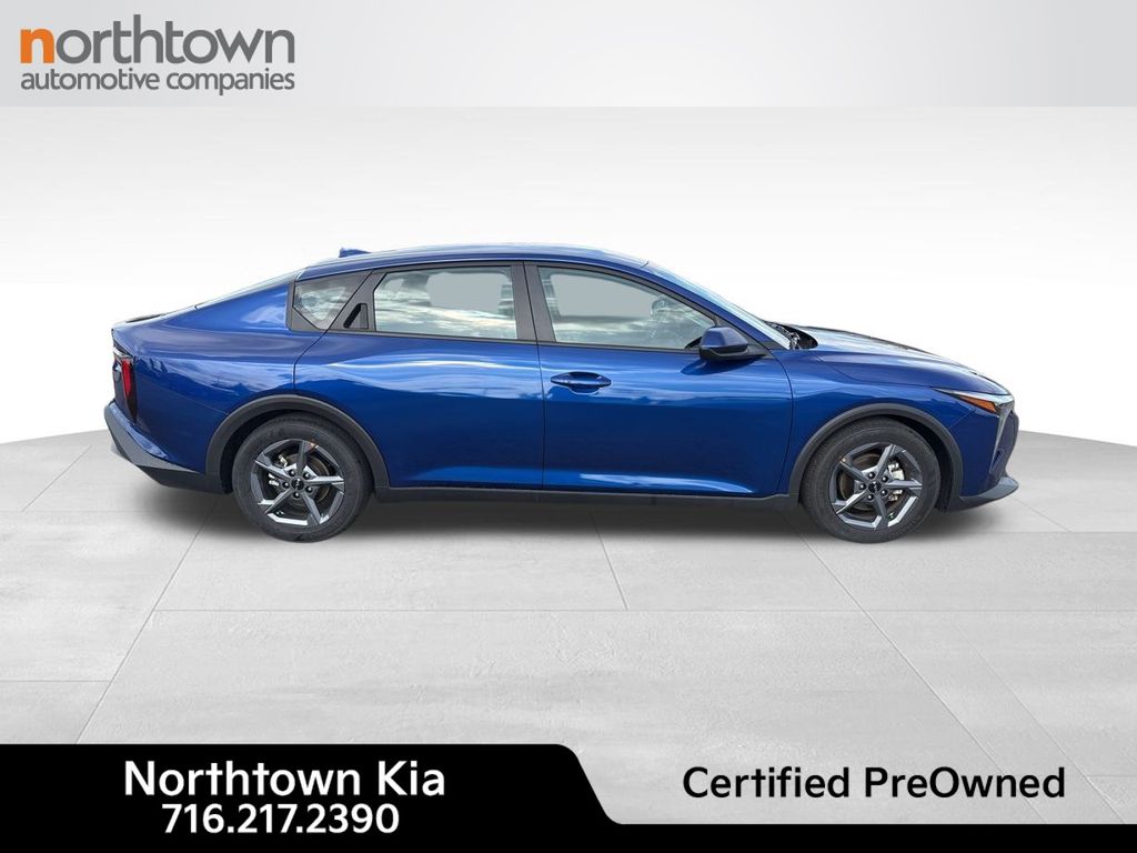 2025 Kia K4 LXS photo 2