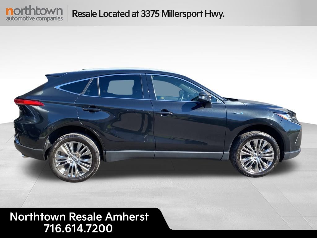 2021 Toyota Venza XLE photo 2