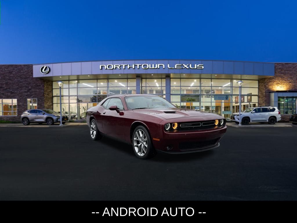 2022 Dodge Challenger SXT photo 3