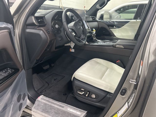 2026 Lexus LX 600 Luxury - Photo 16