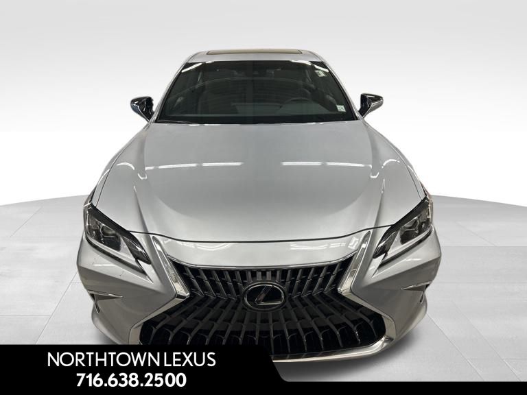 2025 Lexus ES 300h photo 2
