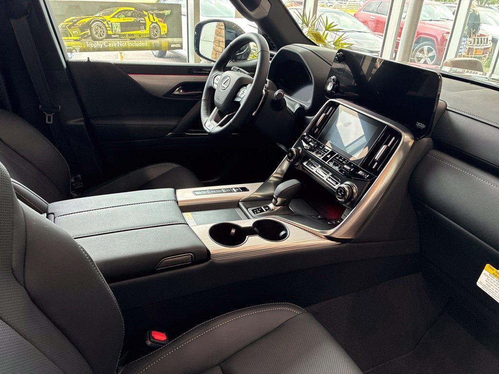 2026 Lexus LX 700h F-Sport - Photo 8