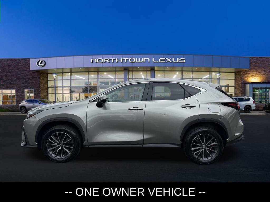 2022 Lexus NX 250 photo 2