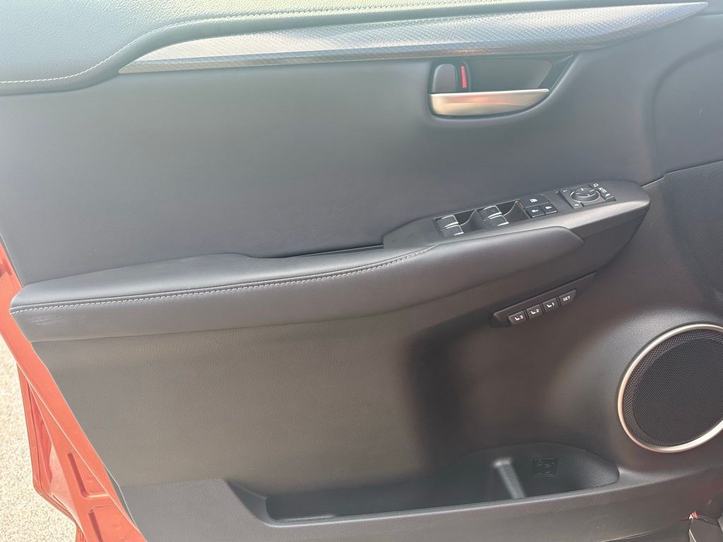 2021 Lexus NX 300 photo 4