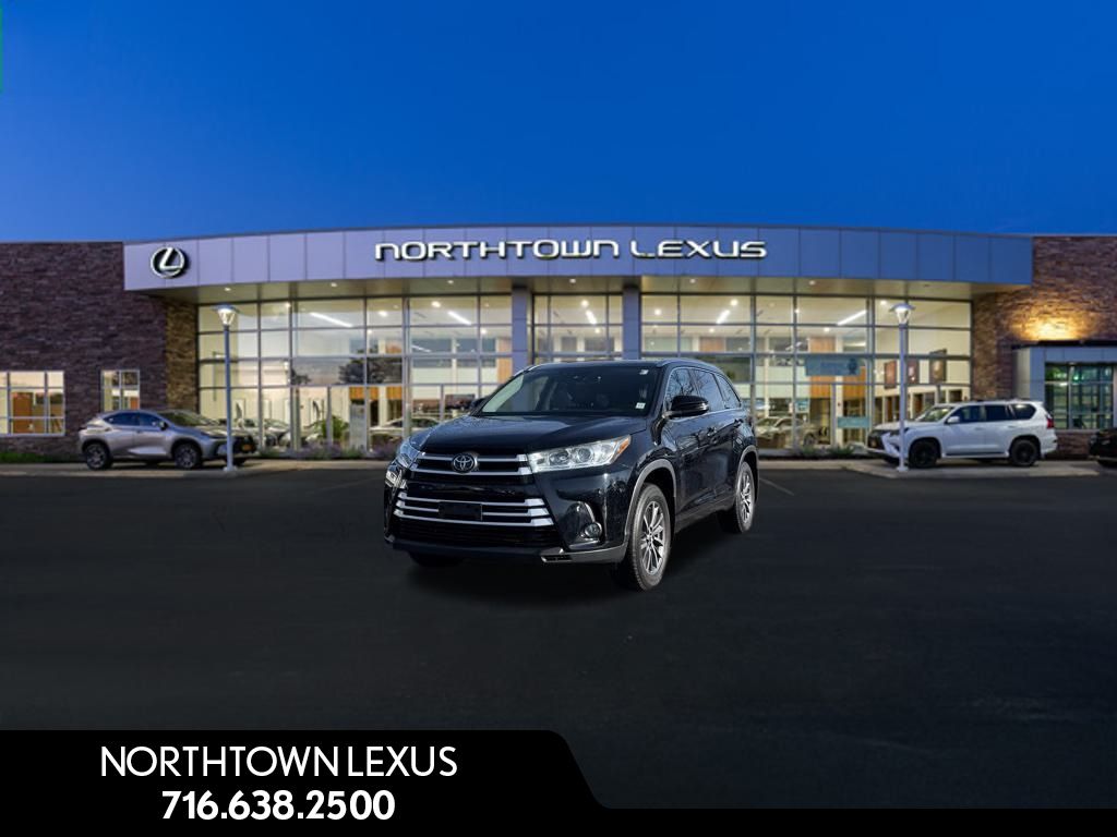 2017 Toyota Highlander XLE's photo