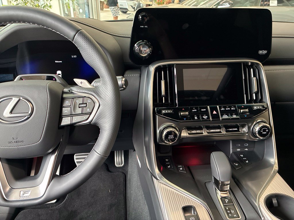 2026 Lexus LX 700h F-Sport - Photo 9