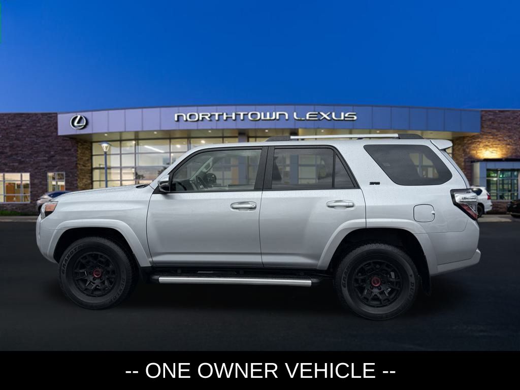2022 Toyota 4Runner SR5 Premium photo 2