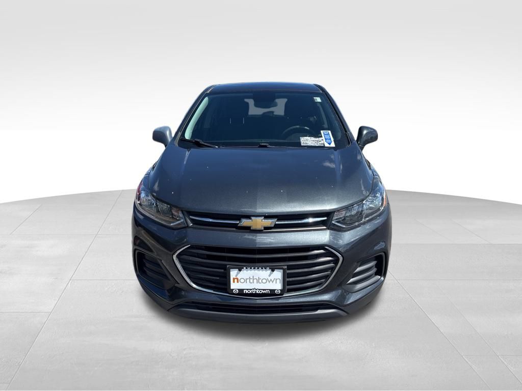 2020 Chevrolet Trax LS photo 2
