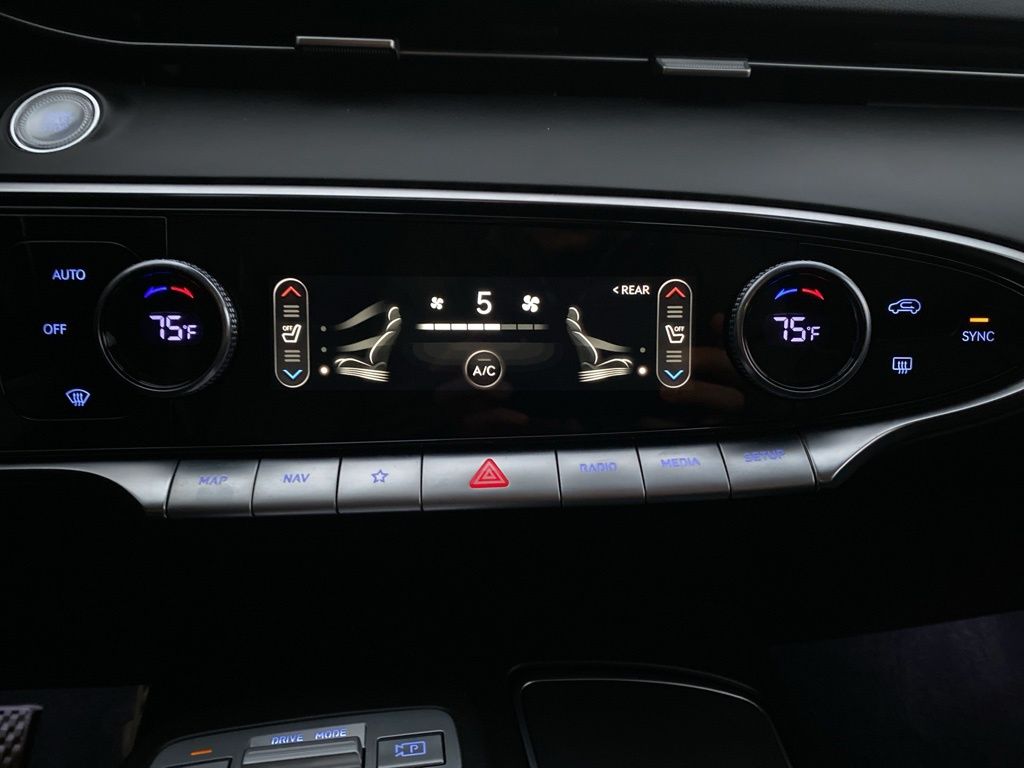 2022 GENESIS GV70 Standard - Photo 11