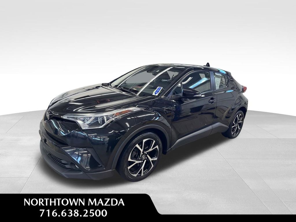2018 Toyota C-HR XLE Premium's photo
