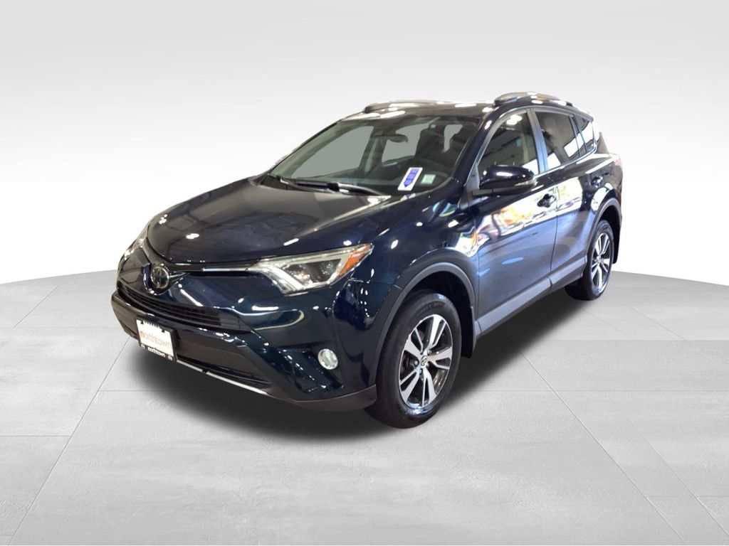 2017 Toyota RAV4 XLE photo 3