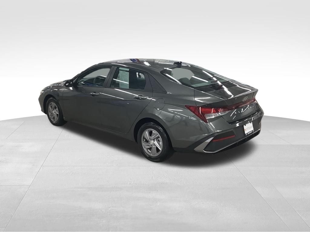 Used 2024 Hyundai Elantra SE Sedan