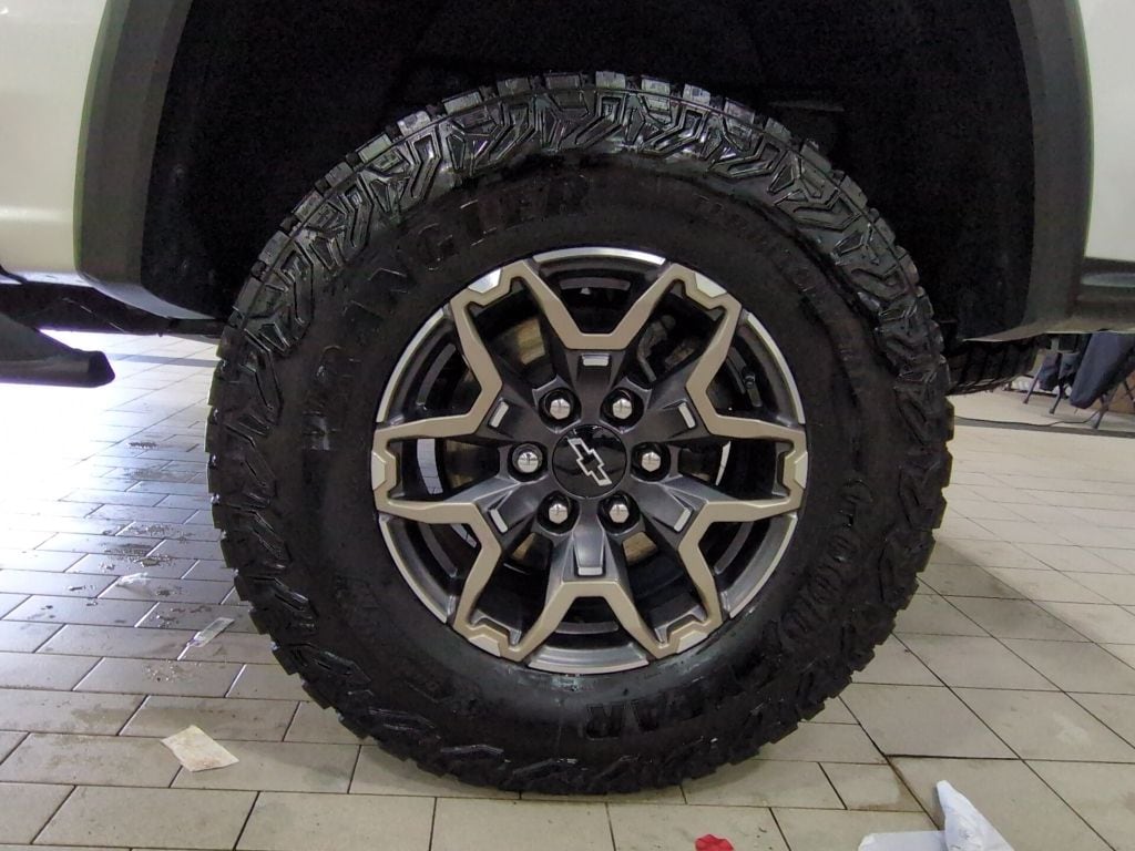 2024 Chevrolet Colorado ZR2 - Photo 21