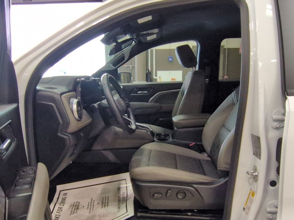 2024 Chevrolet Colorado ZR2 - Photo 12