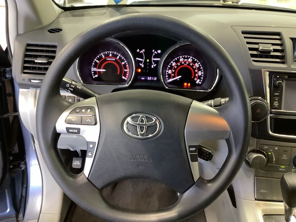 2013 Toyota Highlander Base Plus photo 3