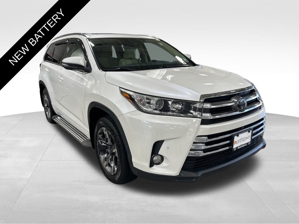 2018 Toyota Highlander Limited Platinum's photo