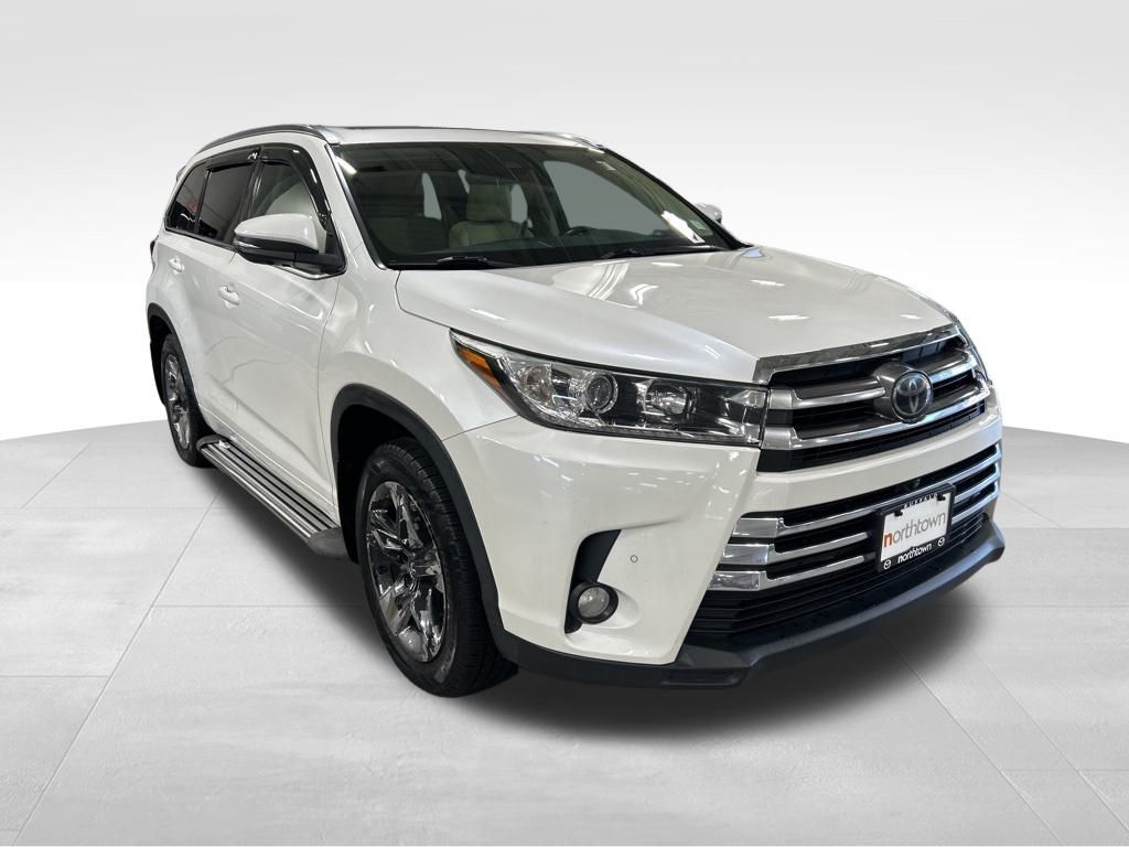 2018 Toyota Highlander Limited Platinum photo 2