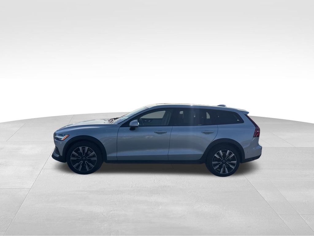 2022 Volvo V60 Cross Country T5 photo 4