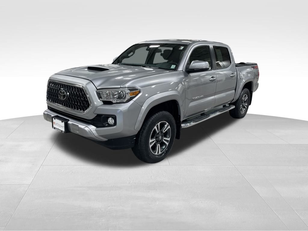 2018 Toyota Tacoma TRD Sport photo 3