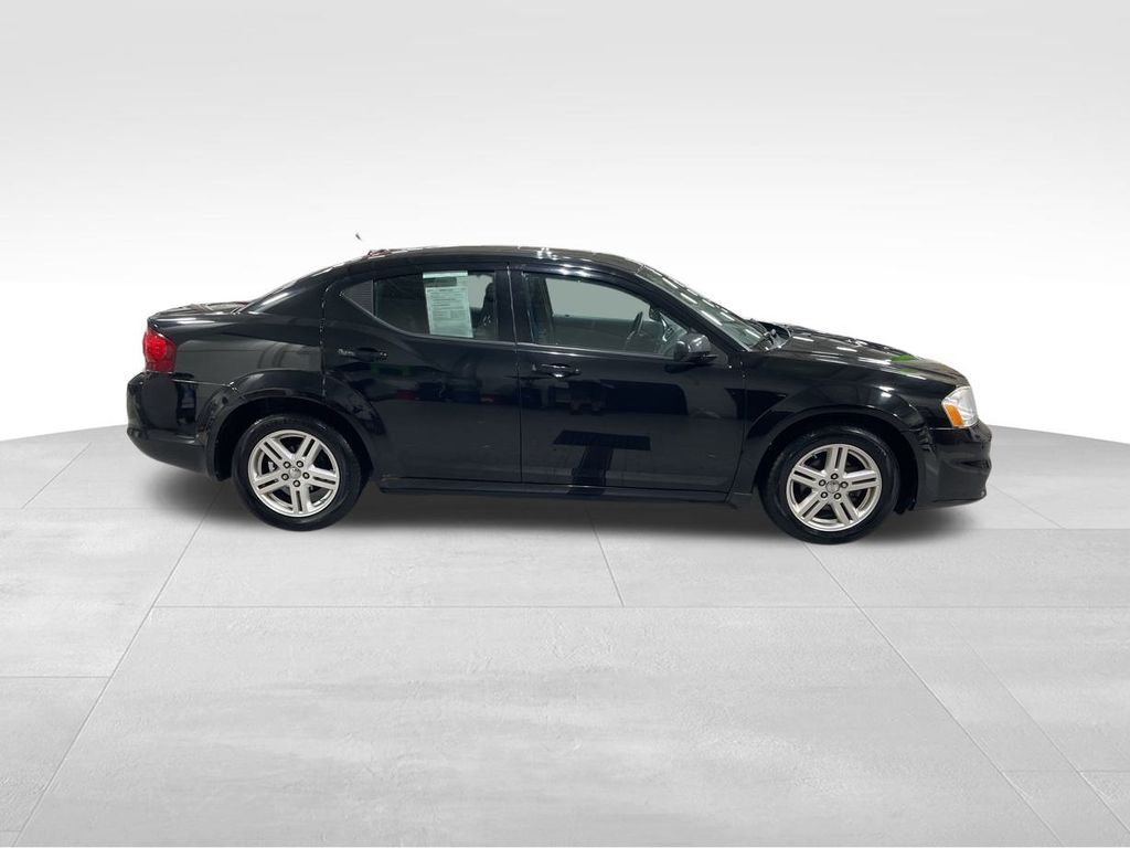 2013 Dodge Avenger SXT photo 2