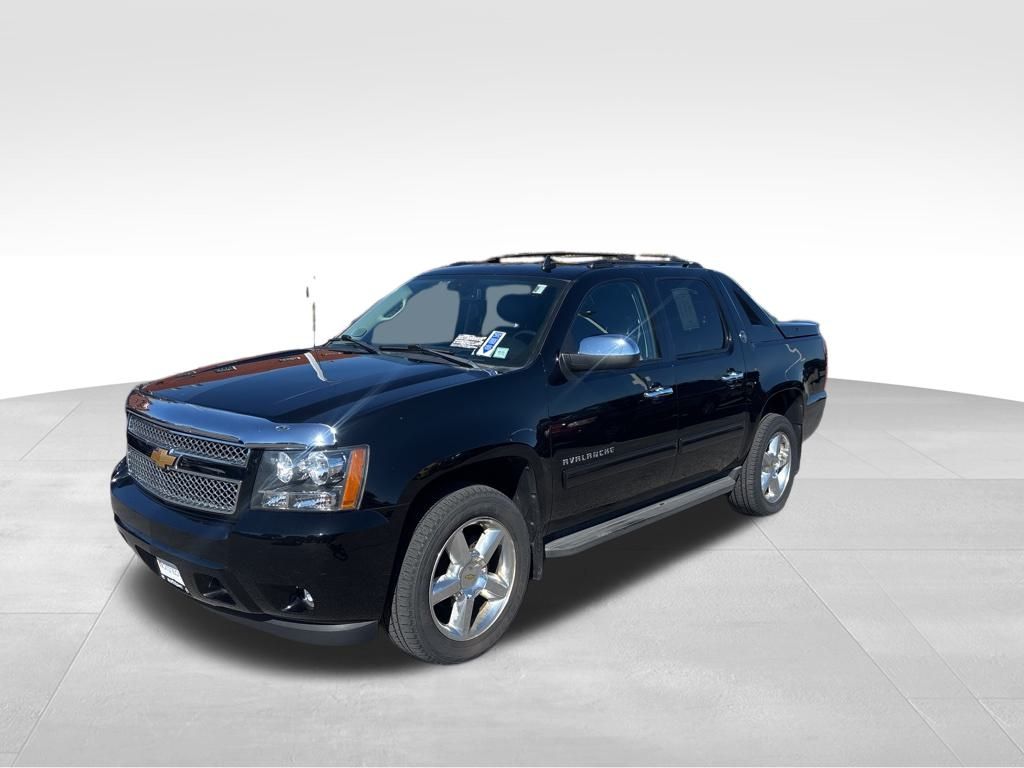 2013 Chevrolet Avalanche LT photo 2