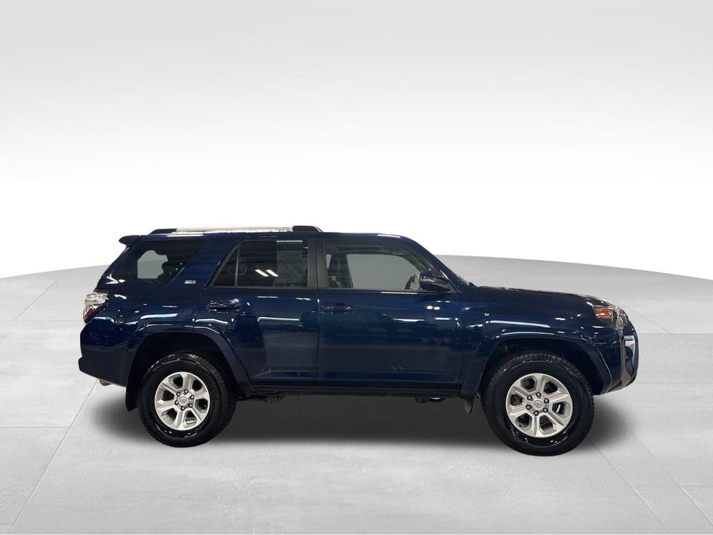 2022 Toyota 4Runner SR5 Premium photo 2
