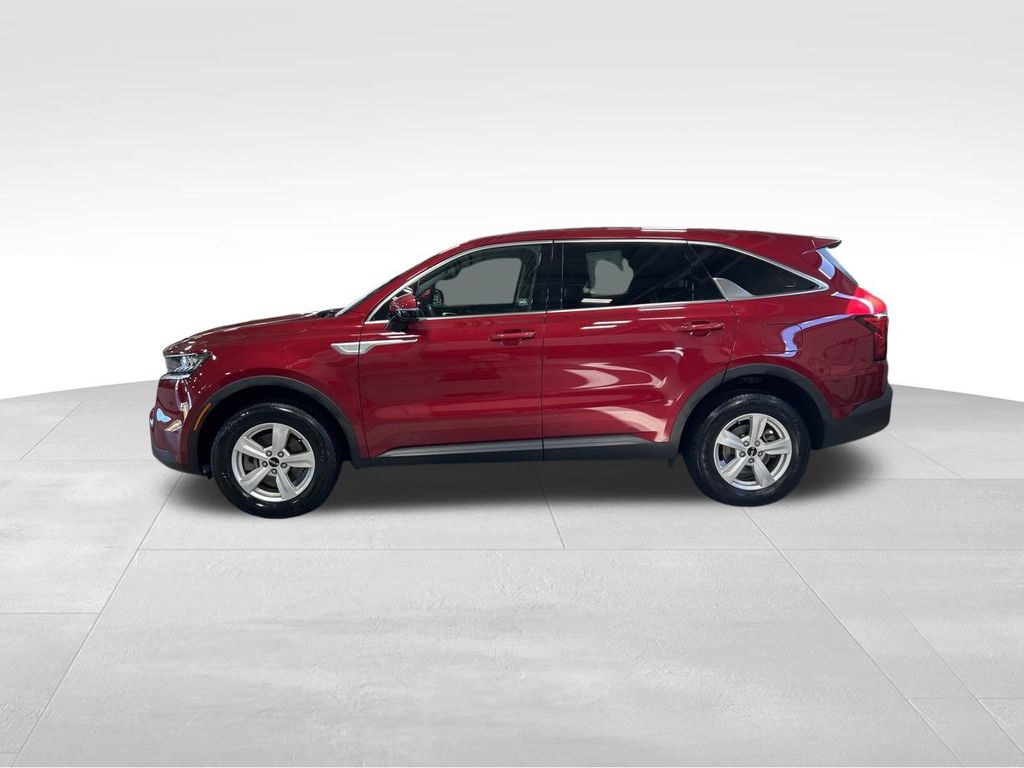 2022 Kia Sorento LX photo 2