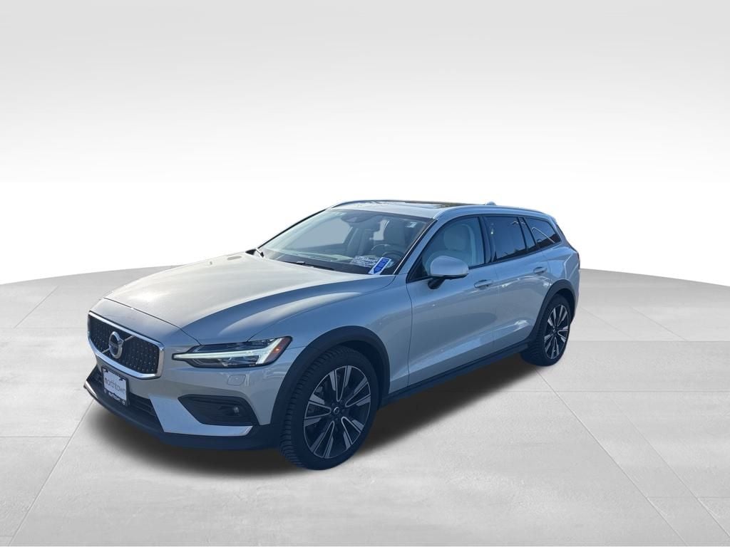 2022 Volvo V60 Cross Country T5 photo 3