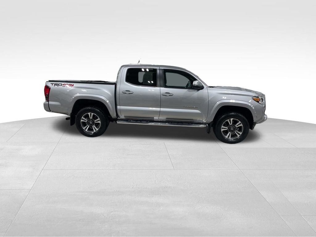2018 Toyota Tacoma TRD Sport photo 2