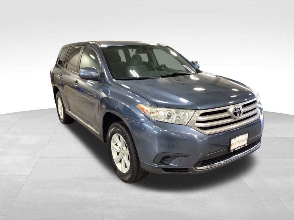2013 Toyota Highlander Base Plus photo 2