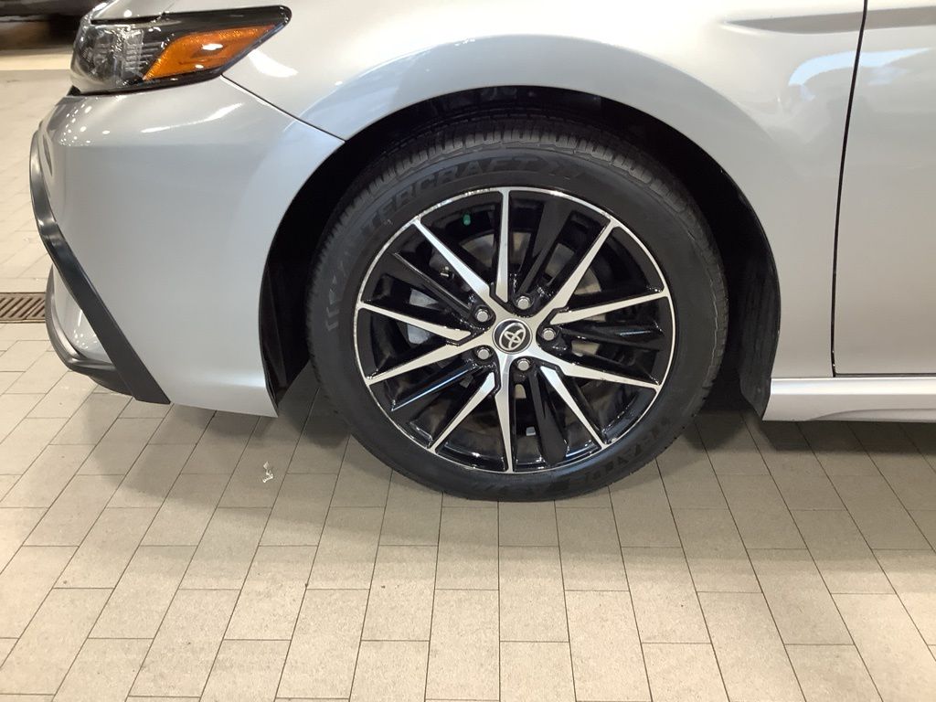 2023 Toyota Camry SE photo 3