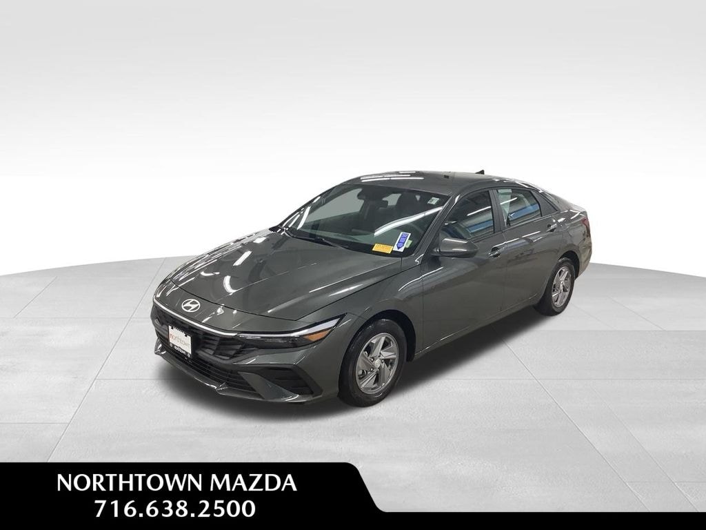Used 2024 Hyundai Elantra SE Sedan