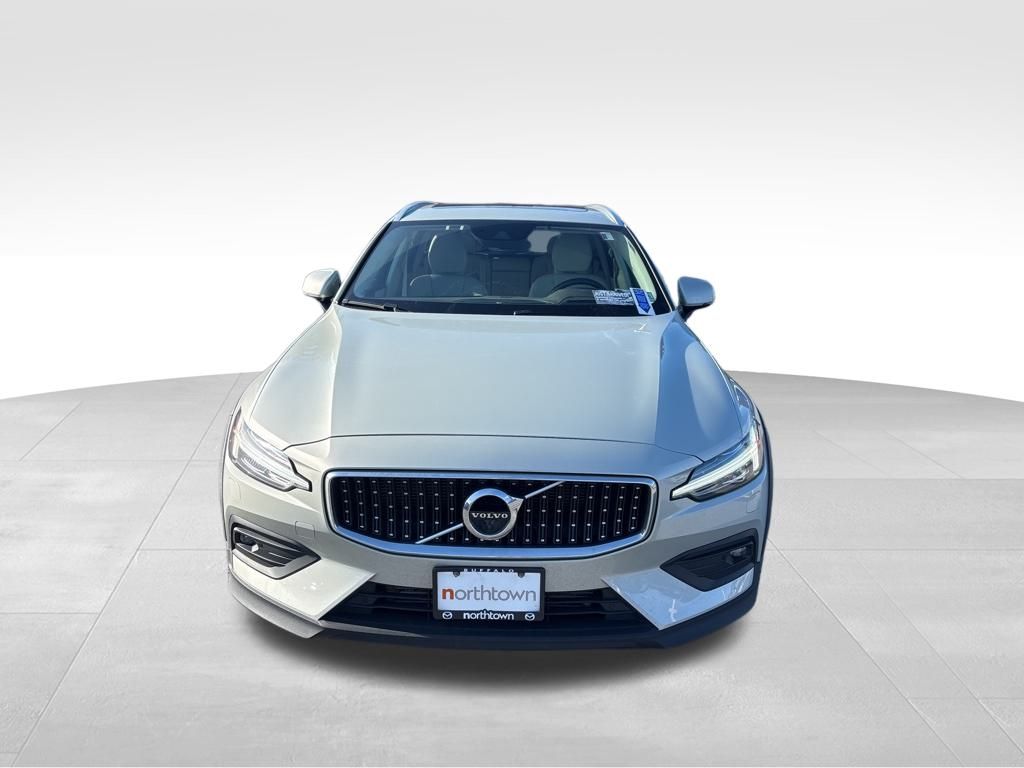 2022 Volvo V60 Cross Country T5 photo 2