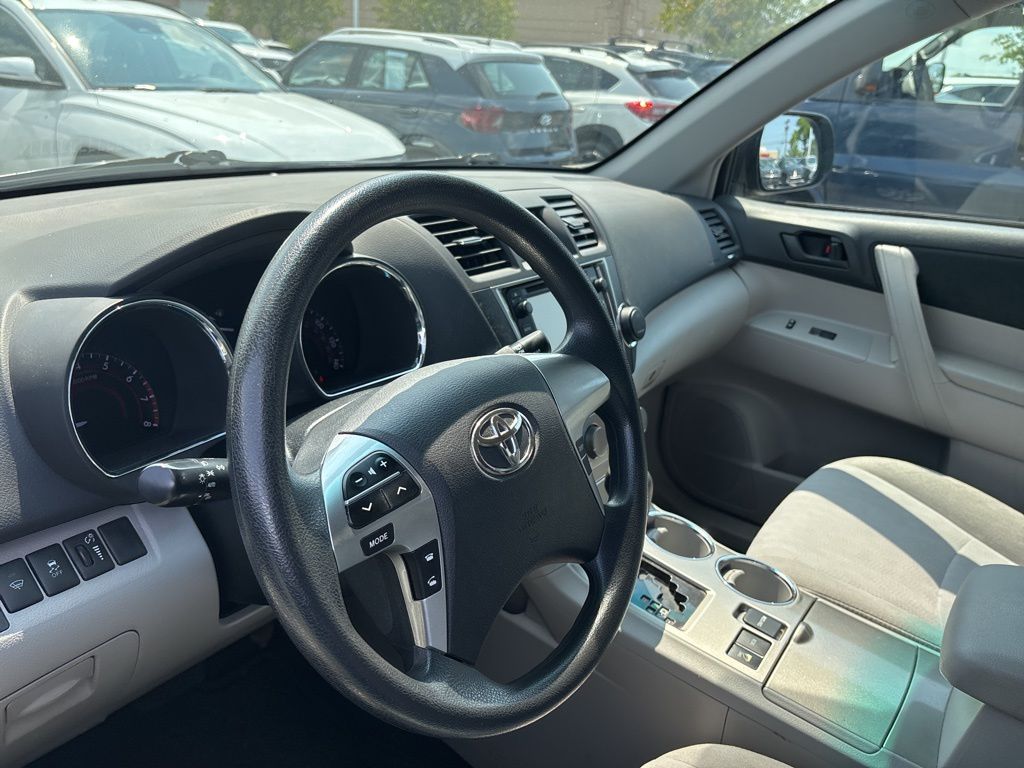 2013 Toyota Highlander Base Plus photo 3