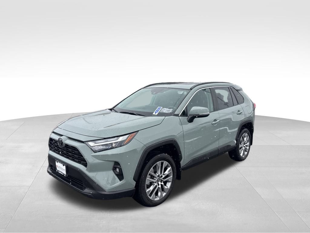2023 Toyota RAV4 XLE Premium photo 3