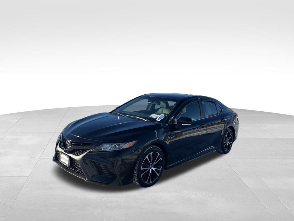 Used 2018 Toyota Camry SE Sedan