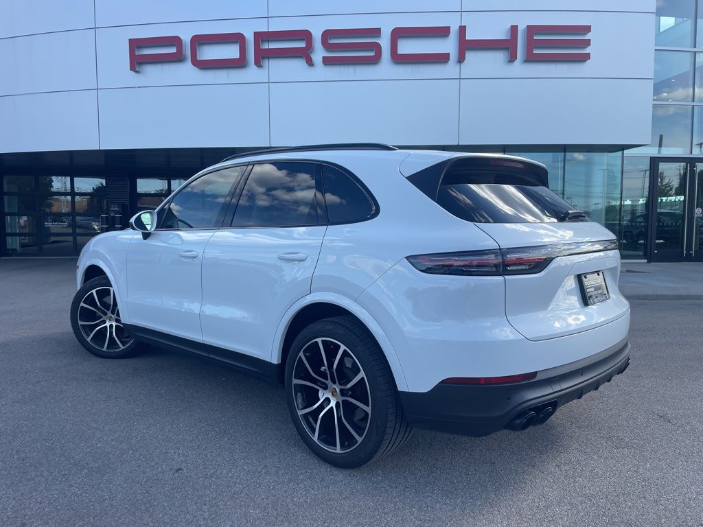 2022 Porsche Cayenne Platinum Edition photo 3