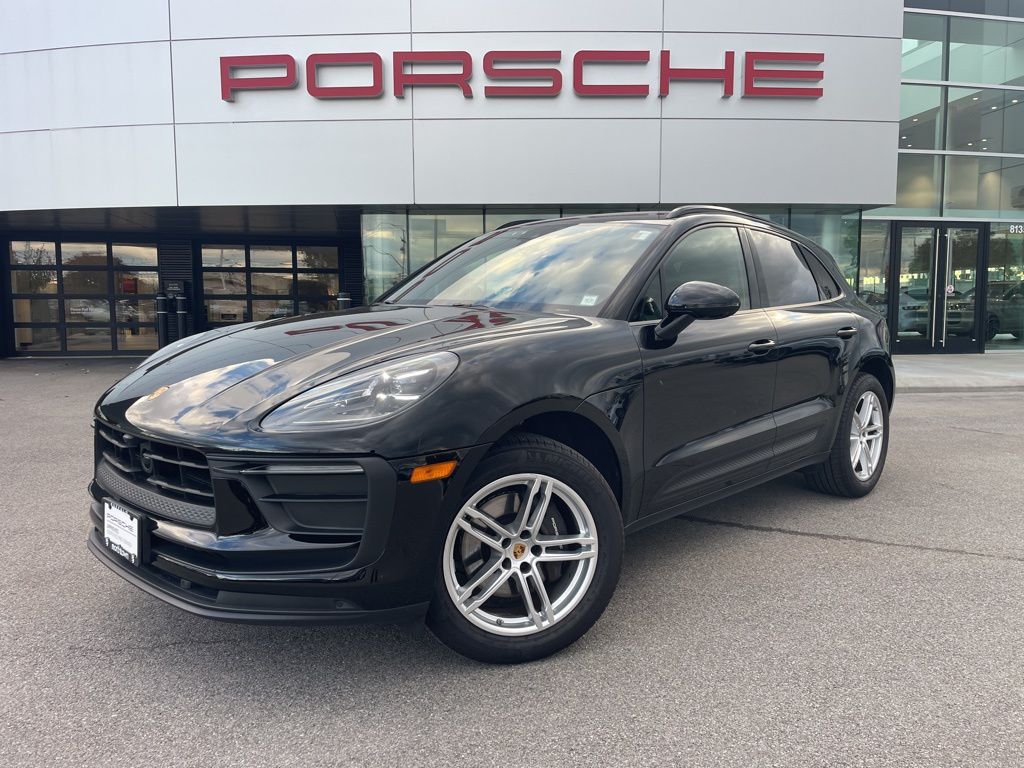 2025 Porsche Macan Base's photo