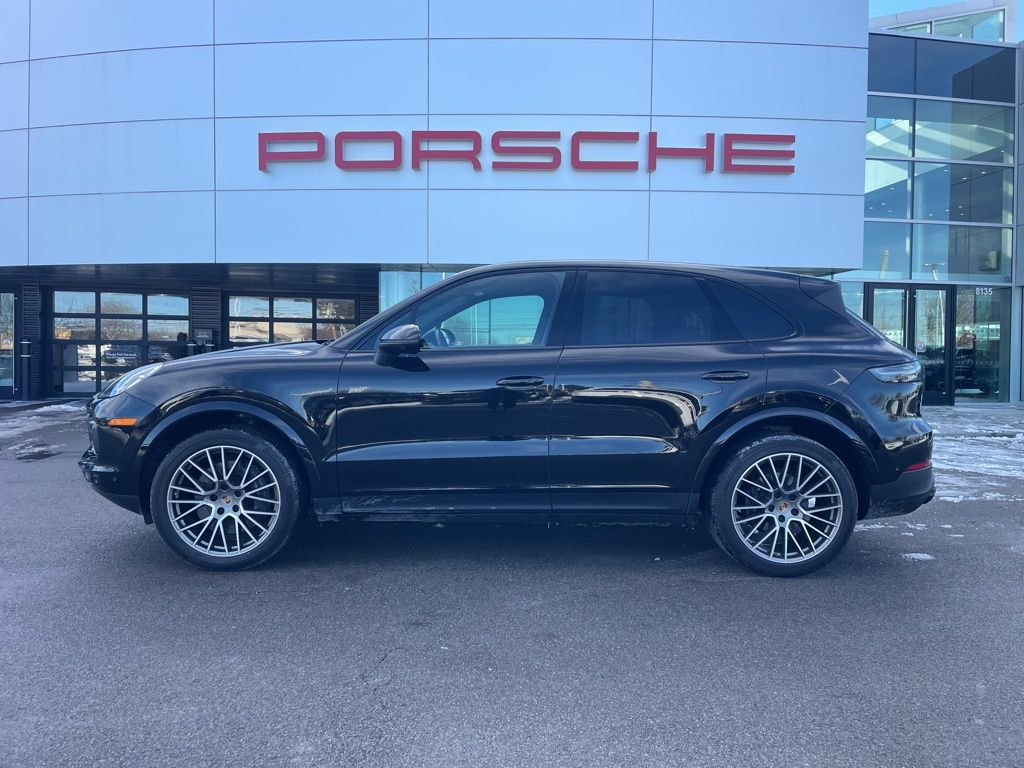 2023 Porsche Cayenne Platinum Edition photo 2