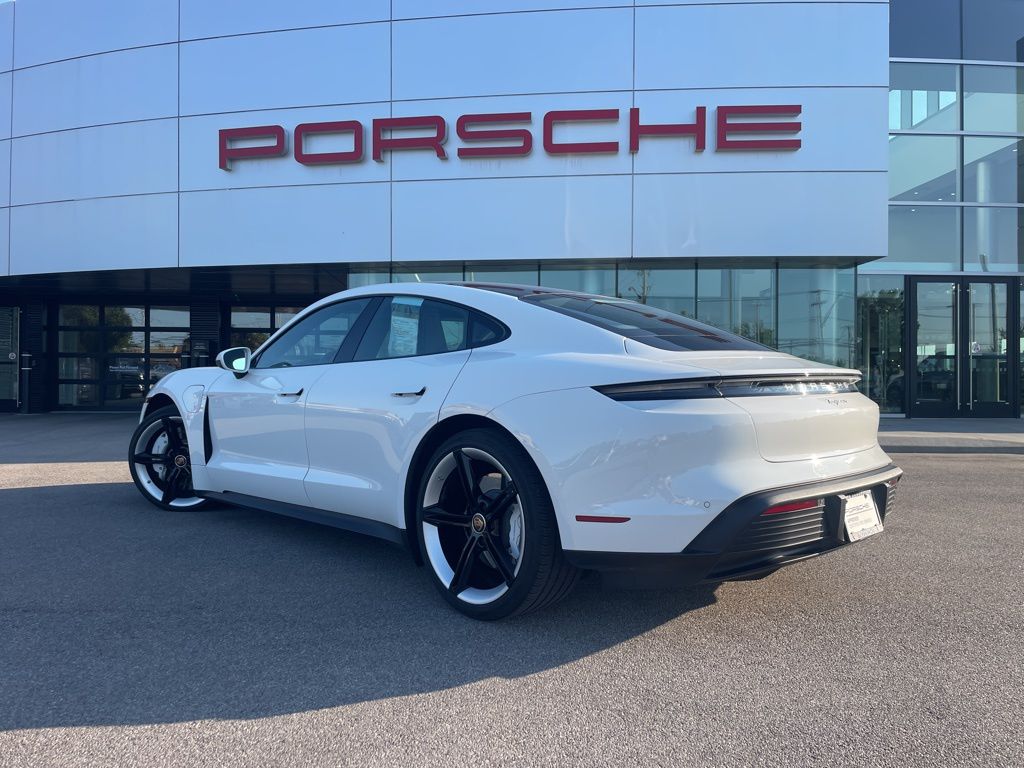 2021 Porsche Taycan photo 3