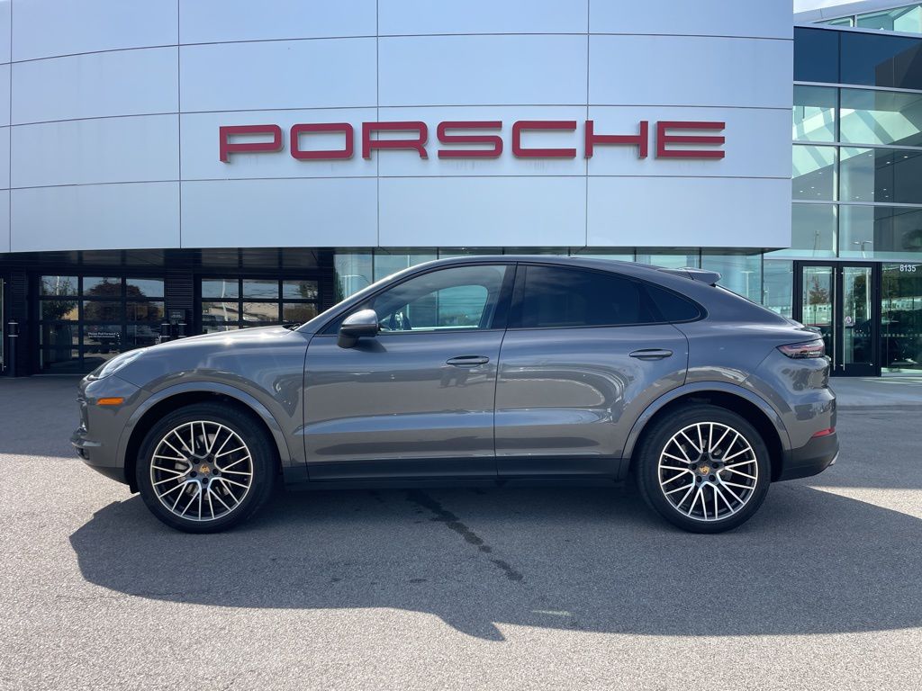 2023 Porsche Cayenne Coupe photo 2