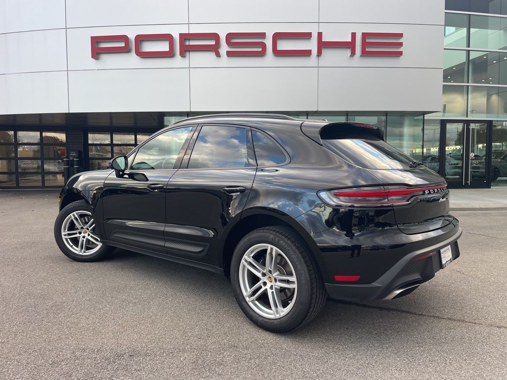 2025 Porsche Macan T photo 3