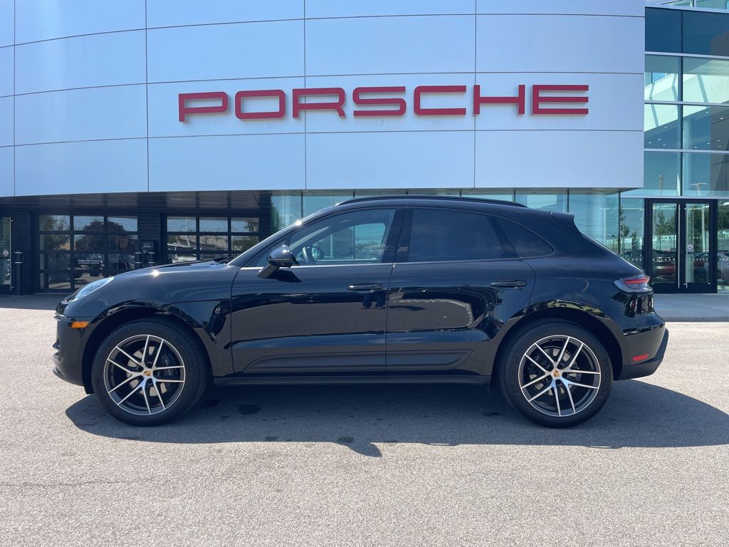 2025 Porsche Macan S photo 2
