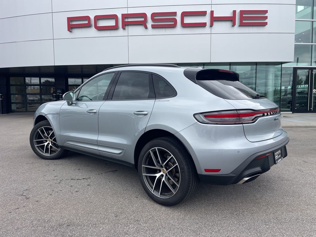 2025 Porsche Macan T photo 3