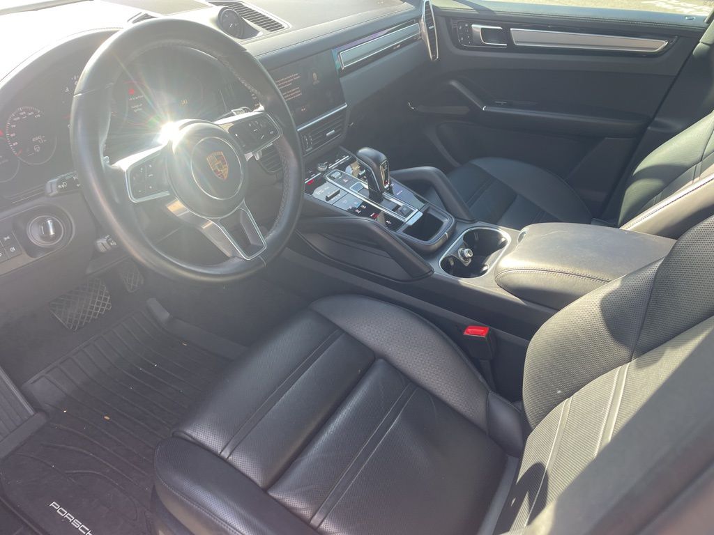 2022 Porsche Cayenne Platinum Edition photo 4