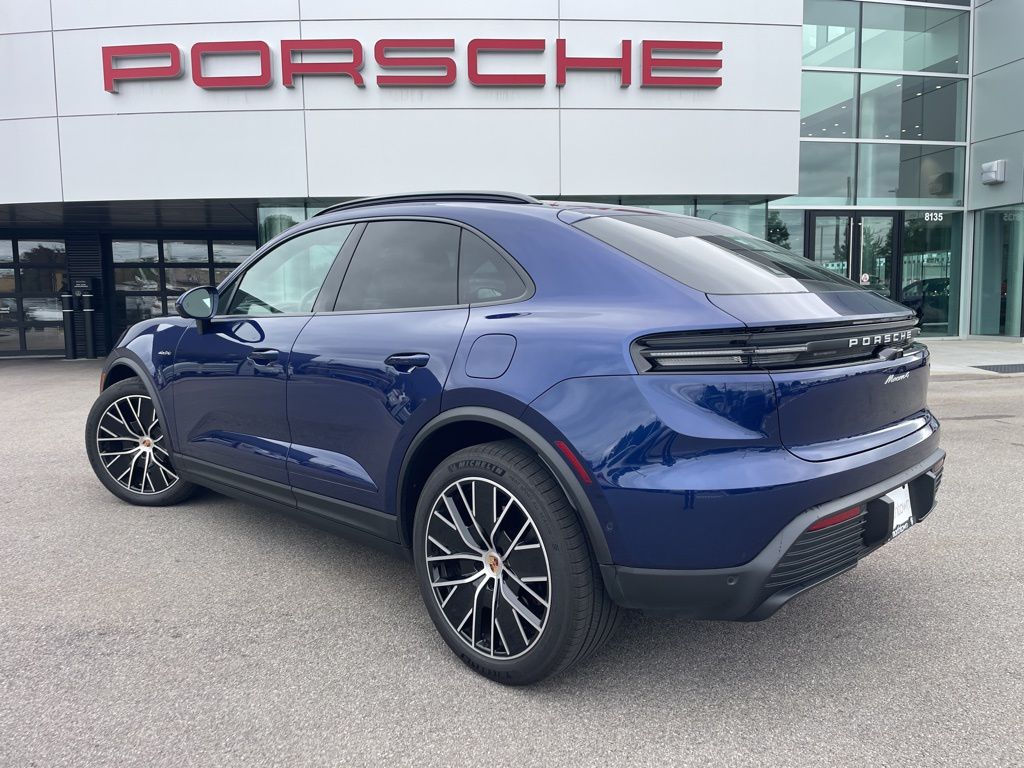 2025 Porsche Macan Electric 4 photo 3