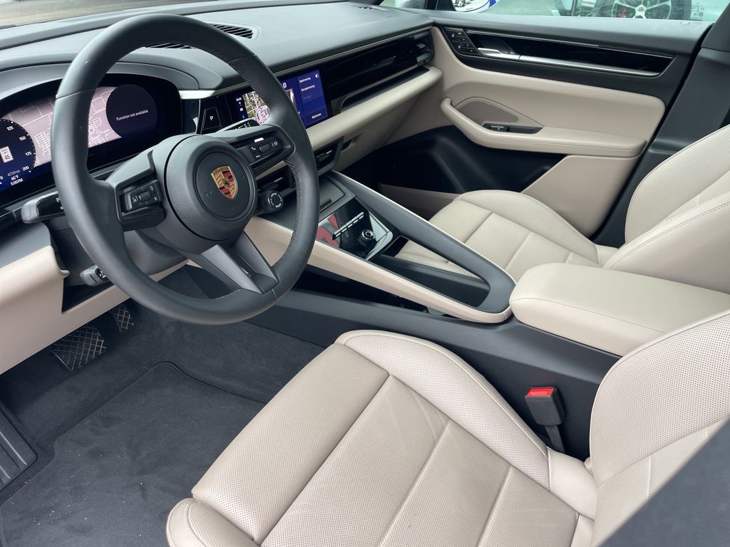 2025 Porsche Macan Electric 4 photo 4