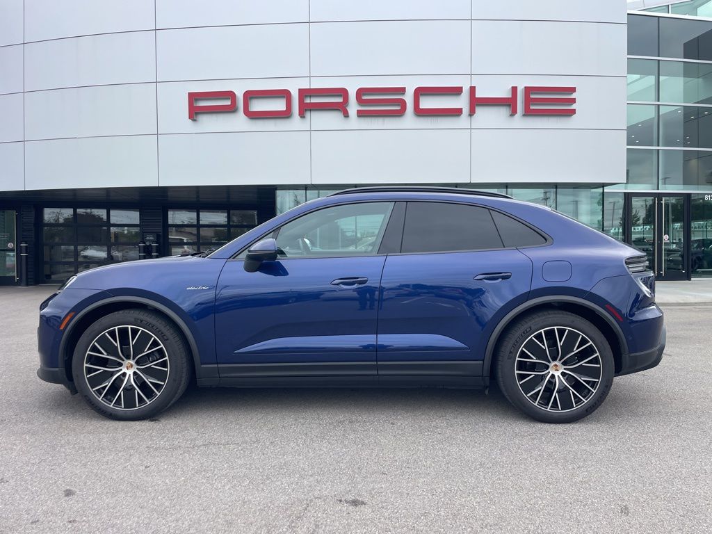 Used 2025 Porsche Macan Base with VIN WP1AA2XA2SL000428 for sale in Williamsville, NY