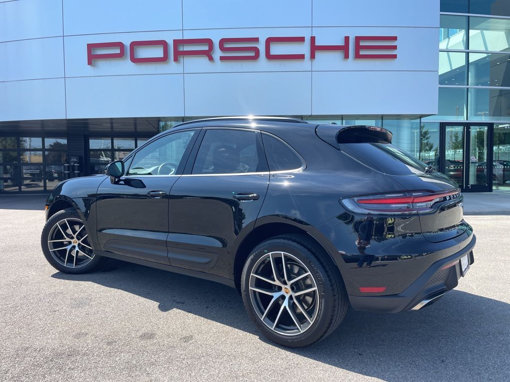 2025 Porsche Macan S photo 3