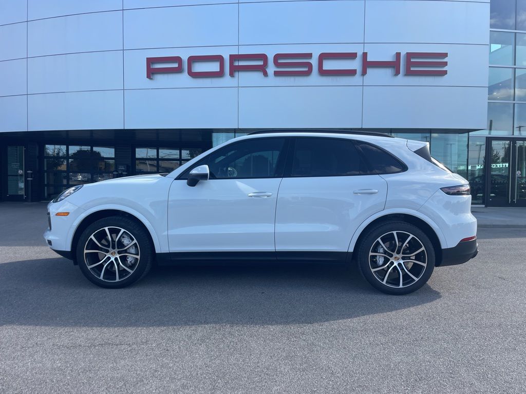 2022 Porsche Cayenne Platinum Edition photo 2